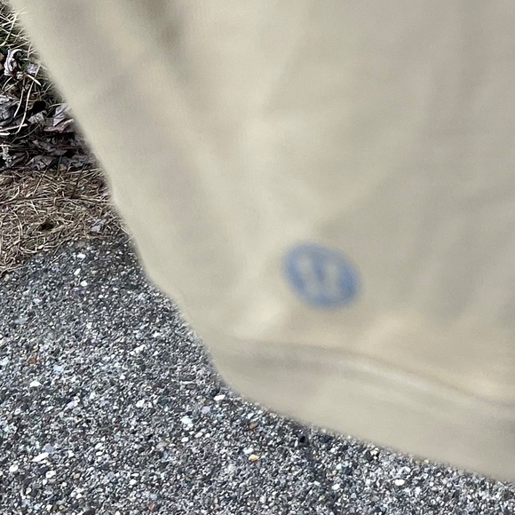 Lululemon swingy top, small holes for ventilation, for work(out) or play - Picture 4 of 5
